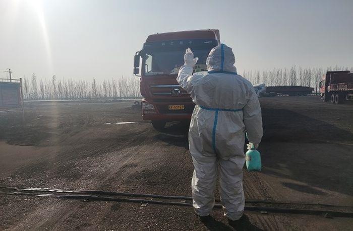 筑牢疫情防线(摄影:李明彬) 筑牢疫情防线(摄影:李明彬)