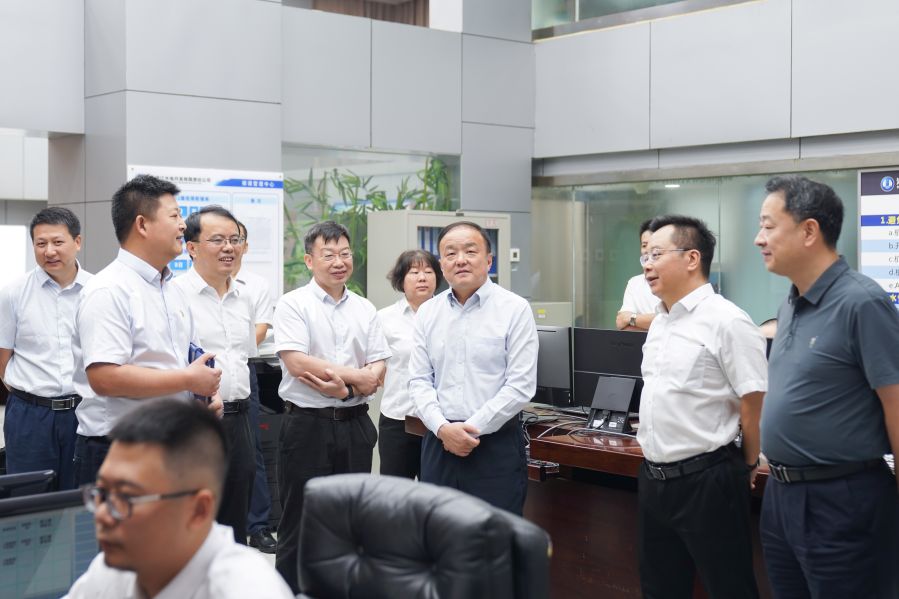2024年7月11日,何红心调研清江公司梯调中心(摄影:杨海青) 2024年7月11日,何红心调研清江公司梯调中心(摄影:杨海青)