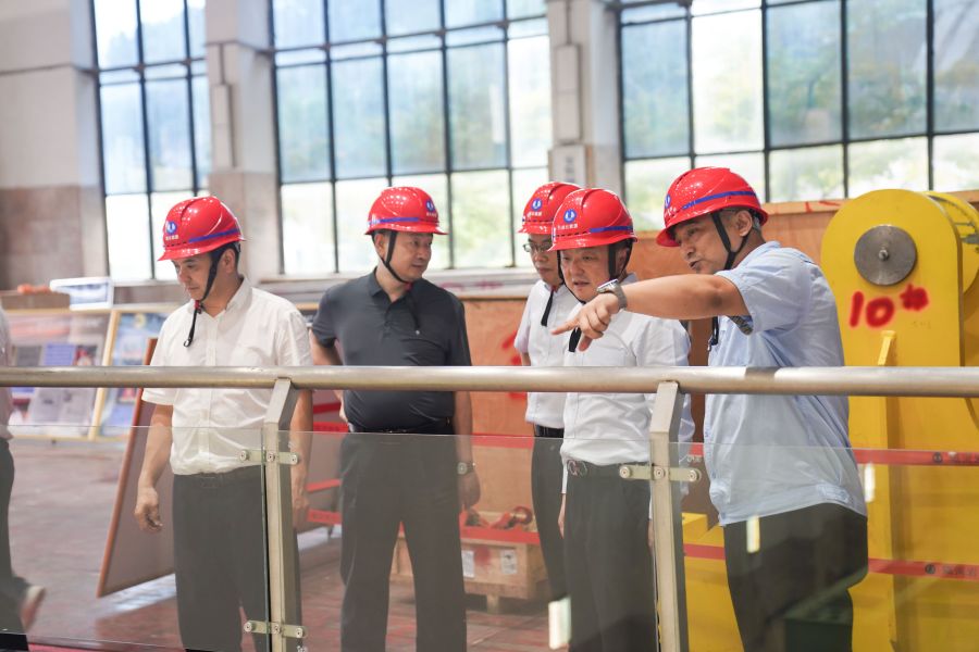 2024年7月10日,何红心调研清江公司隔河岩电厂(摄影:杨海青) 2024年7月10日,何红心调研清江公司隔河岩电厂(摄影:杨海青)