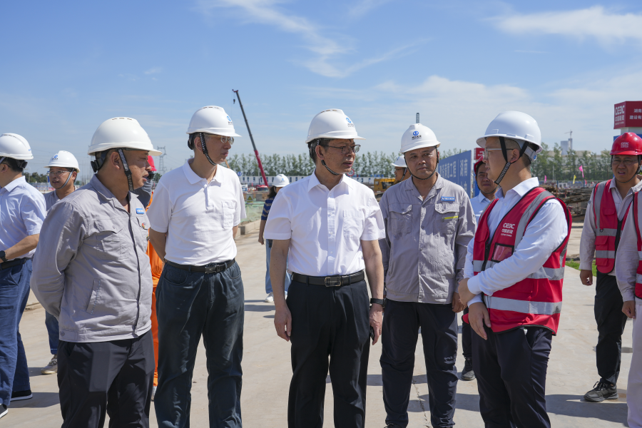 7月17日，涂山峰赴江陵火电项目防汛安全检查